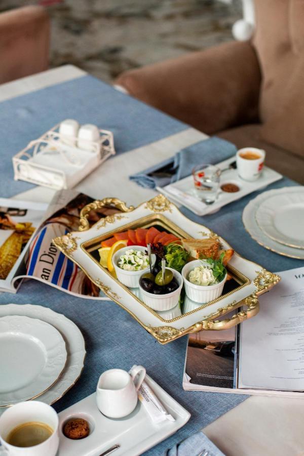 Hotel Aristocrat Чернивци Екстериор снимка