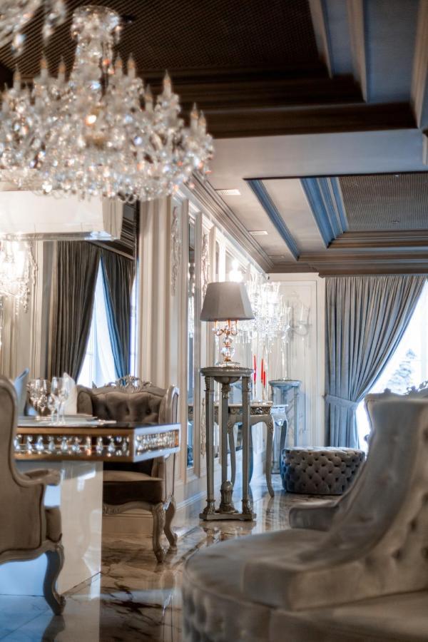 Hotel Aristocrat Чернивци Екстериор снимка