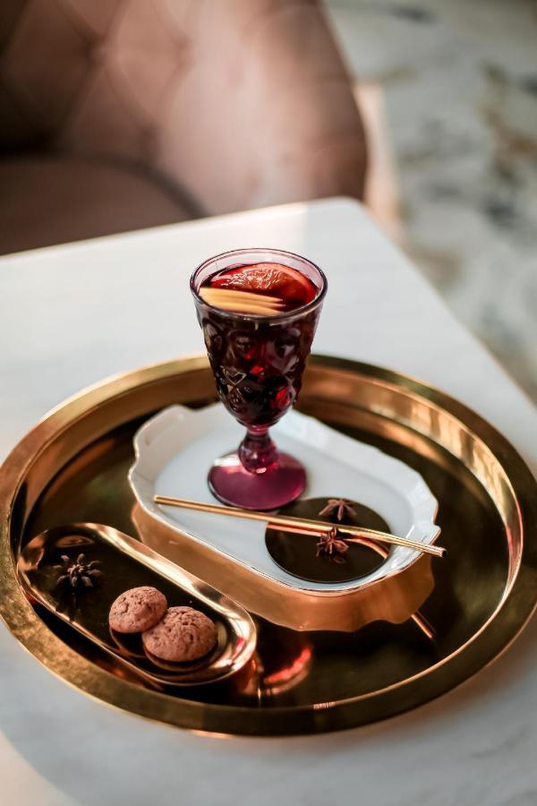 Hotel Aristocrat Чернивци Екстериор снимка