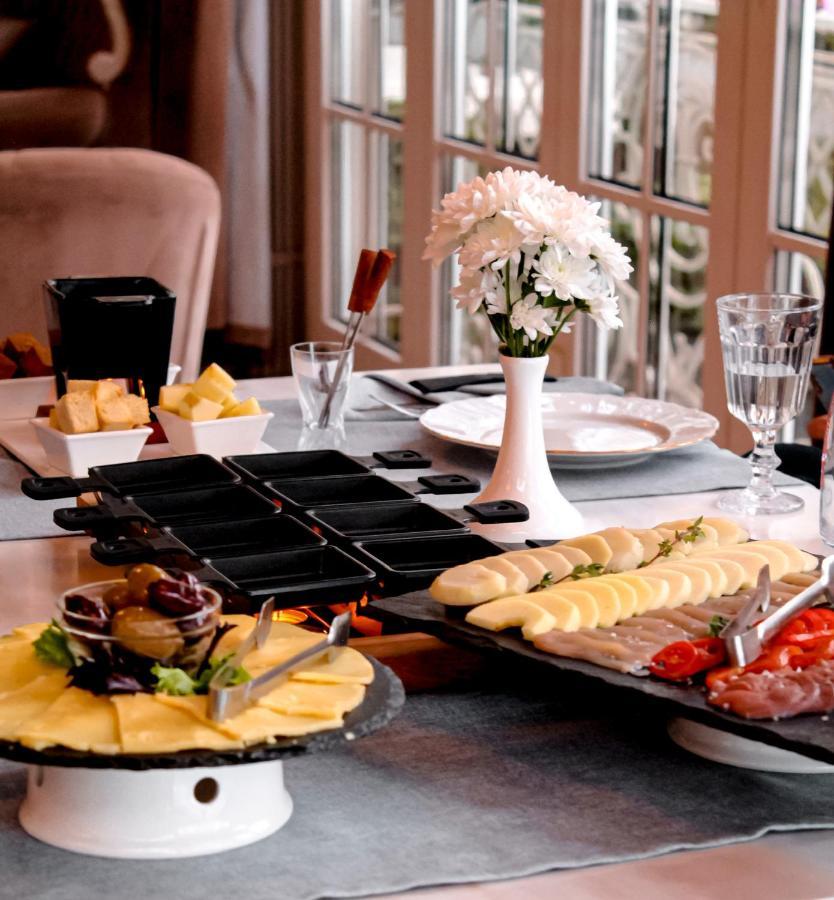 Hotel Aristocrat Чернивци Екстериор снимка